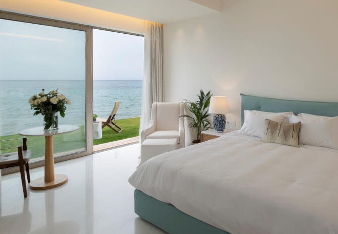 GRAND PAVILION WATERFRON BEDROOM